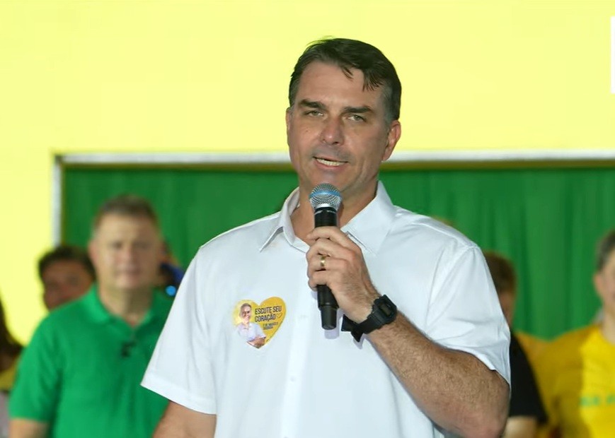 Flávio Bolsonaro critica Lula e fala sobre Bolsa Família em convenção na Paraíba