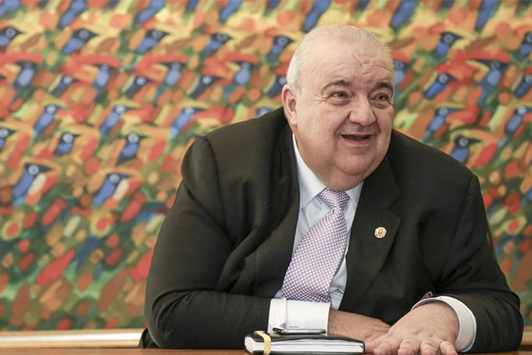 Rafael Greca é hospitalizado após queda em evento de campanha
