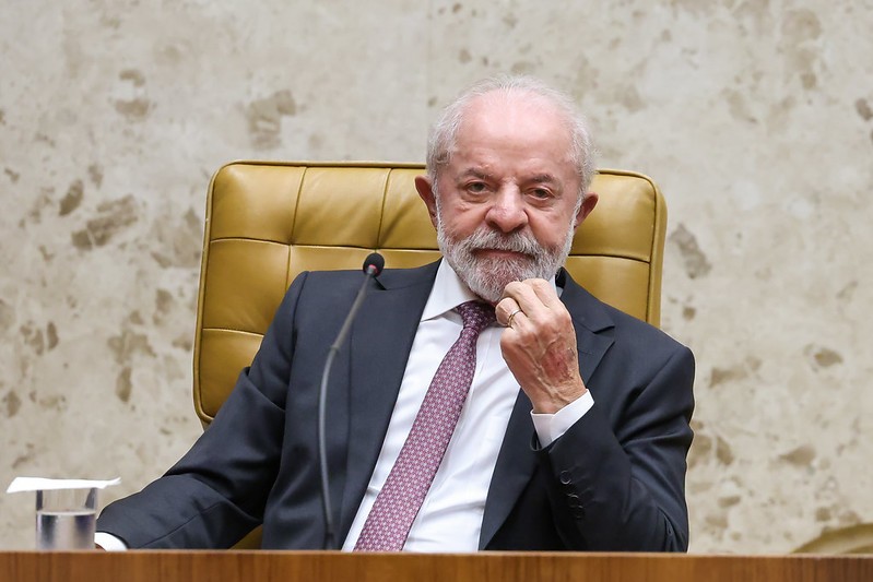 Lula é visto como possível mediador na crise do STF