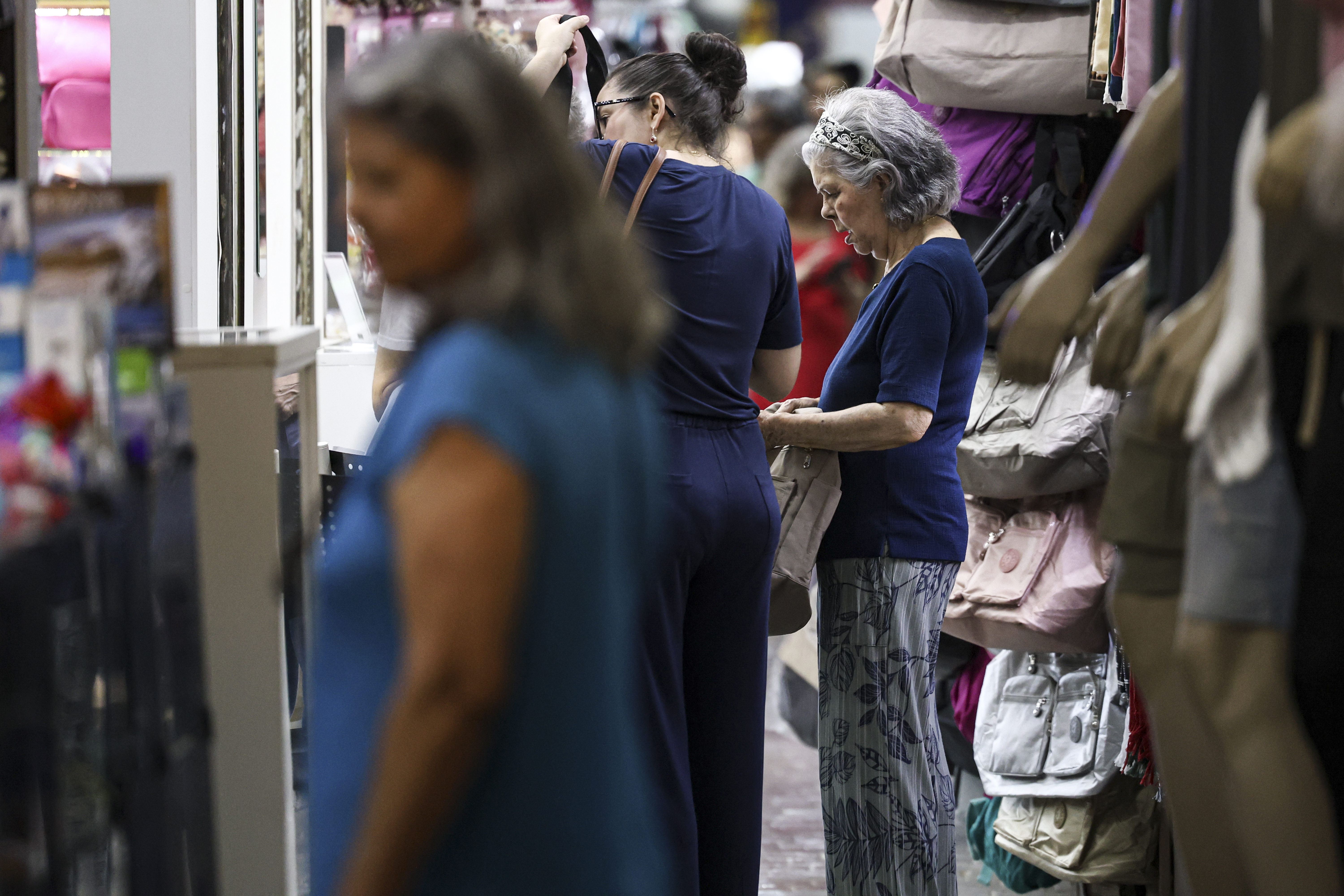 Idosa perde R$ 28 mil em golpe ao esperar R$ 200 mil do INSS