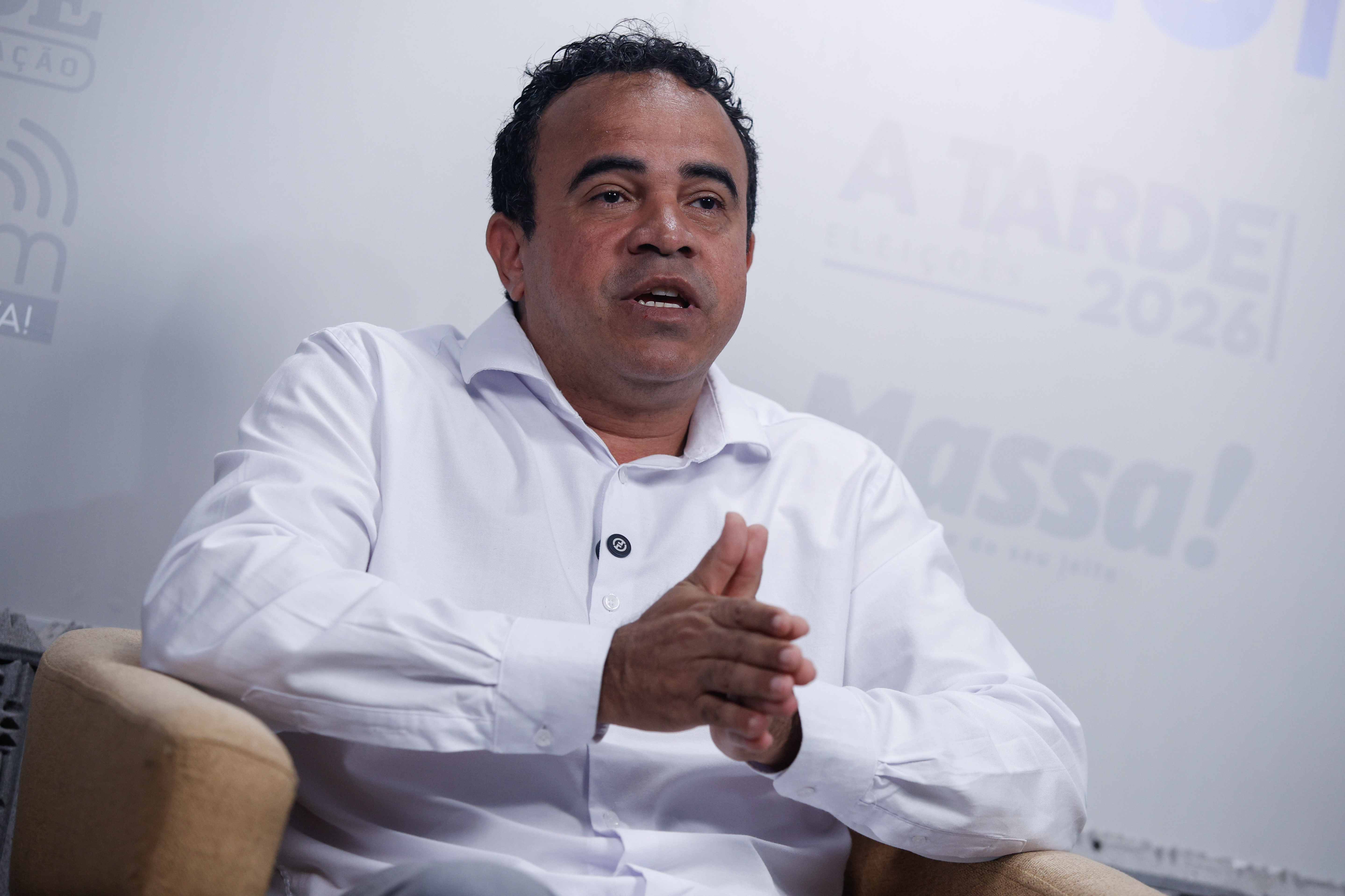 Candidato ao governo da Bahia se envolve em acidente de carro