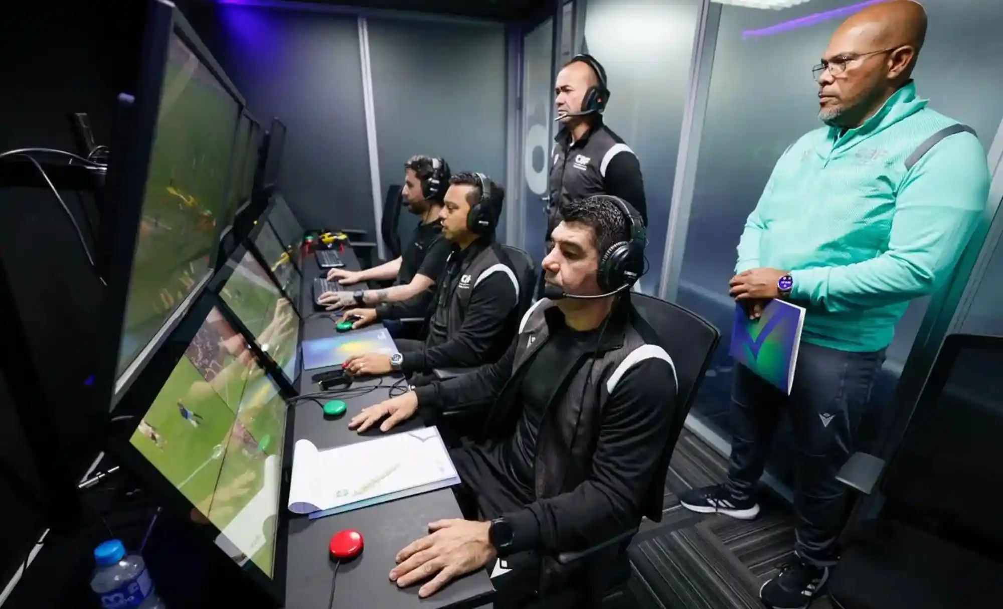 Novas regras do VAR no Campeonato Brasileiro incluem revisão de segundo cartão amarelo