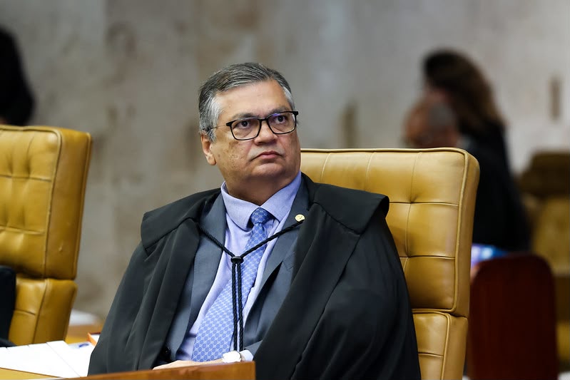 Flávio Dino revoga decisão sobre post de humorista