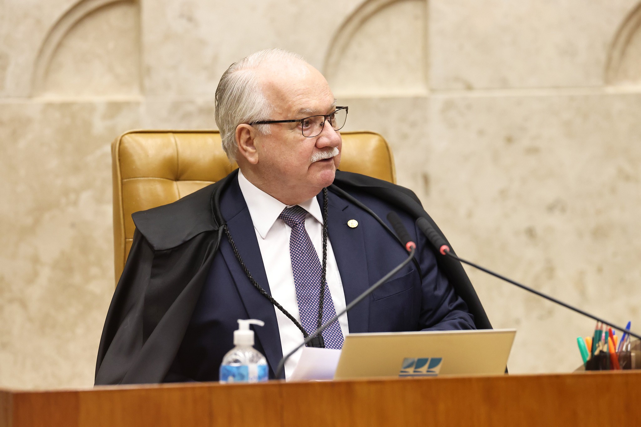 Fachin exige informações da PF sobre celular de Vorcaro em 24 horas