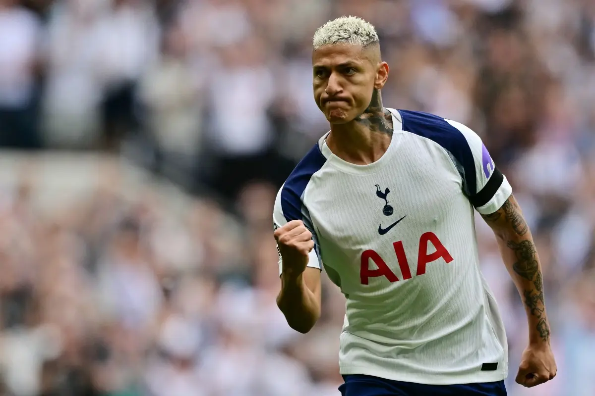 Richarlison ganha na Justiça em disputa com Flávio Bolsonaro