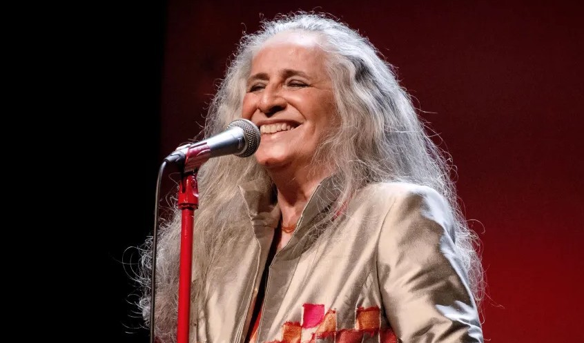 Maria Bethânia reflete sobre sua trajetória espiritual entre o catolicismo e o candomblé