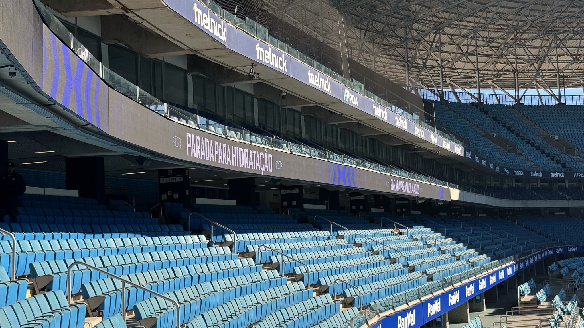 Grêmio enfrenta restrições para registrar atletas devido a dívidas com o Vitória