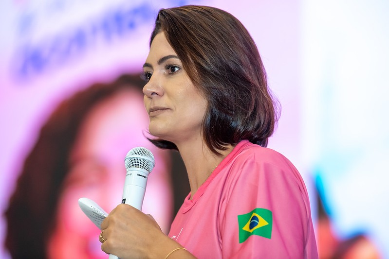 PL planeja campanha de Michelle Bolsonaro para impulsionar Flávio Bolsonaro