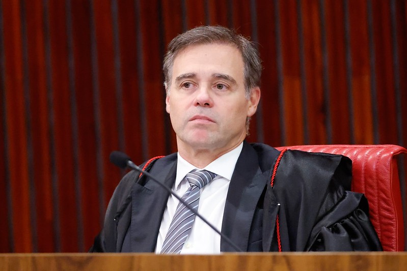 Mendonça rejeita pedido de Flávio para retirar propaganda de Lula