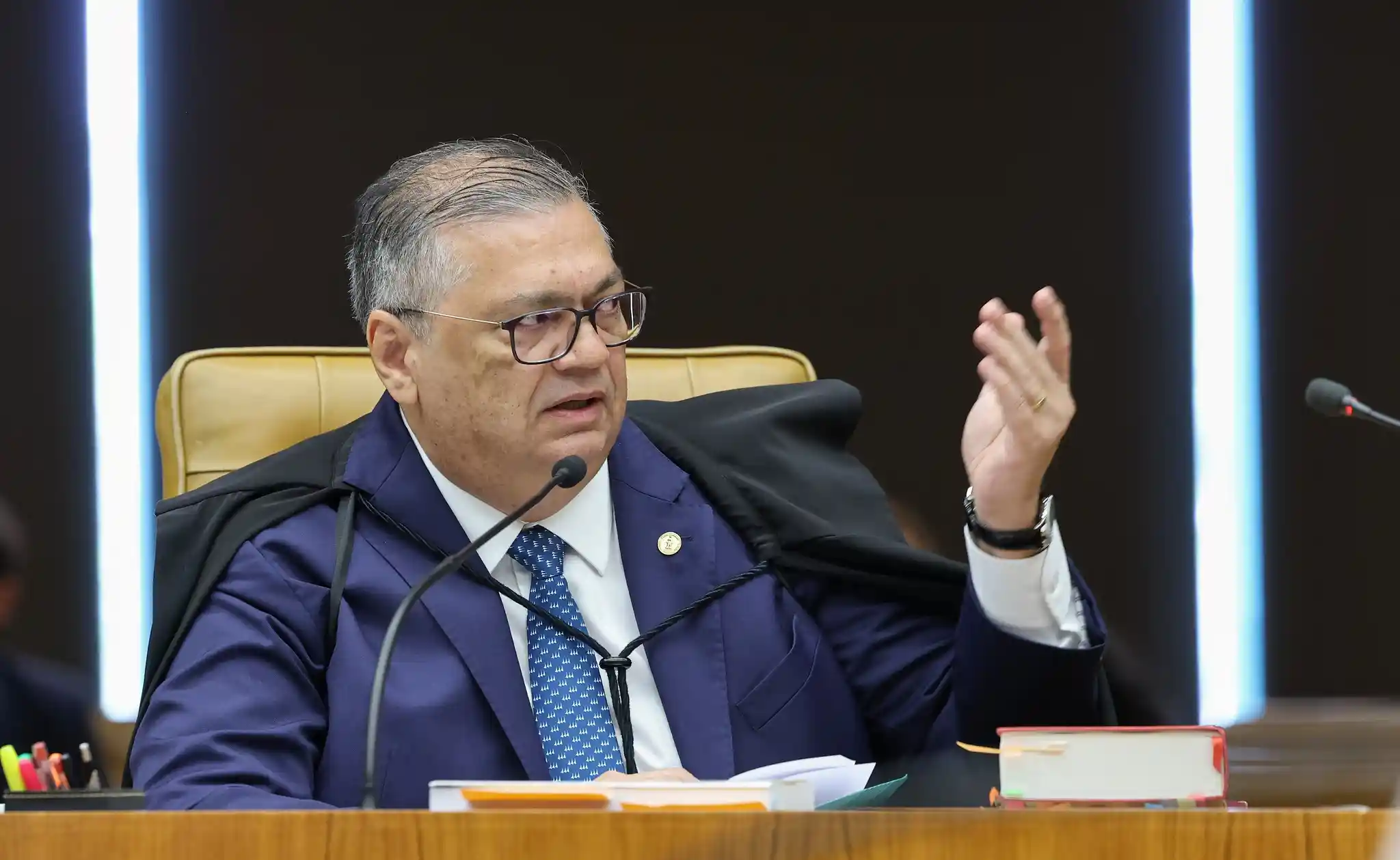 Dino solicita investigação da PF sobre omissão da CVM no caso Master