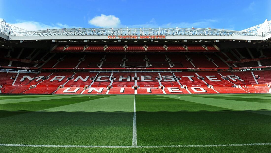 Manchester United registra prejuízo e vende pedaços do gramado de Old Trafford