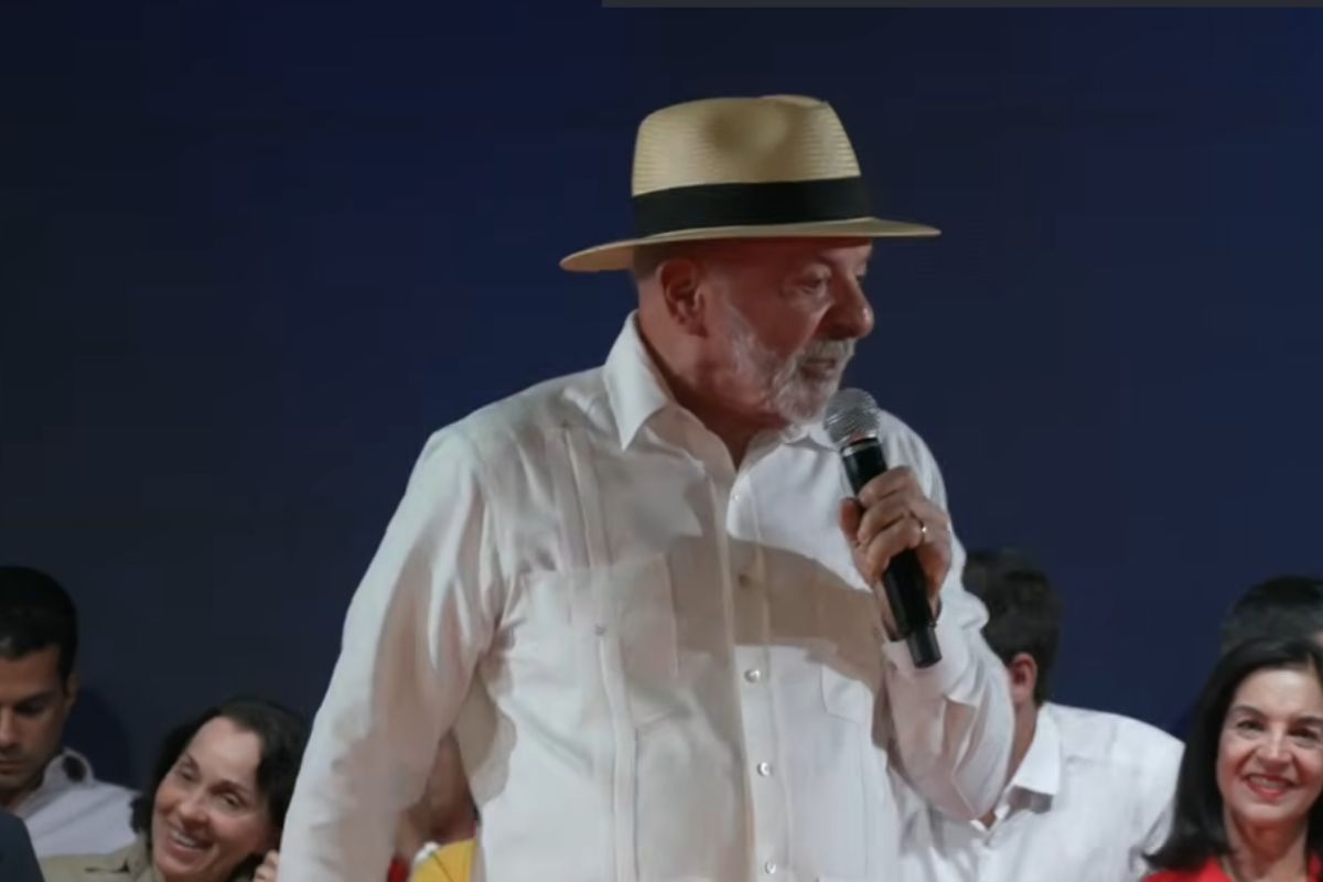 Lula busca apoio do eleitorado feminino e condena violência contra mulheres