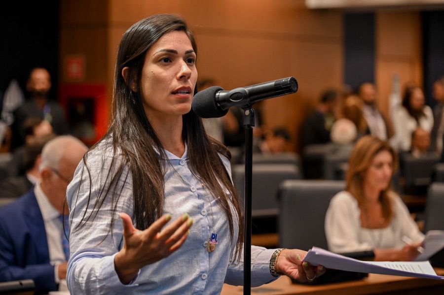 Deputada do RJ sugere demissões de funcionários que apoiaram Lula