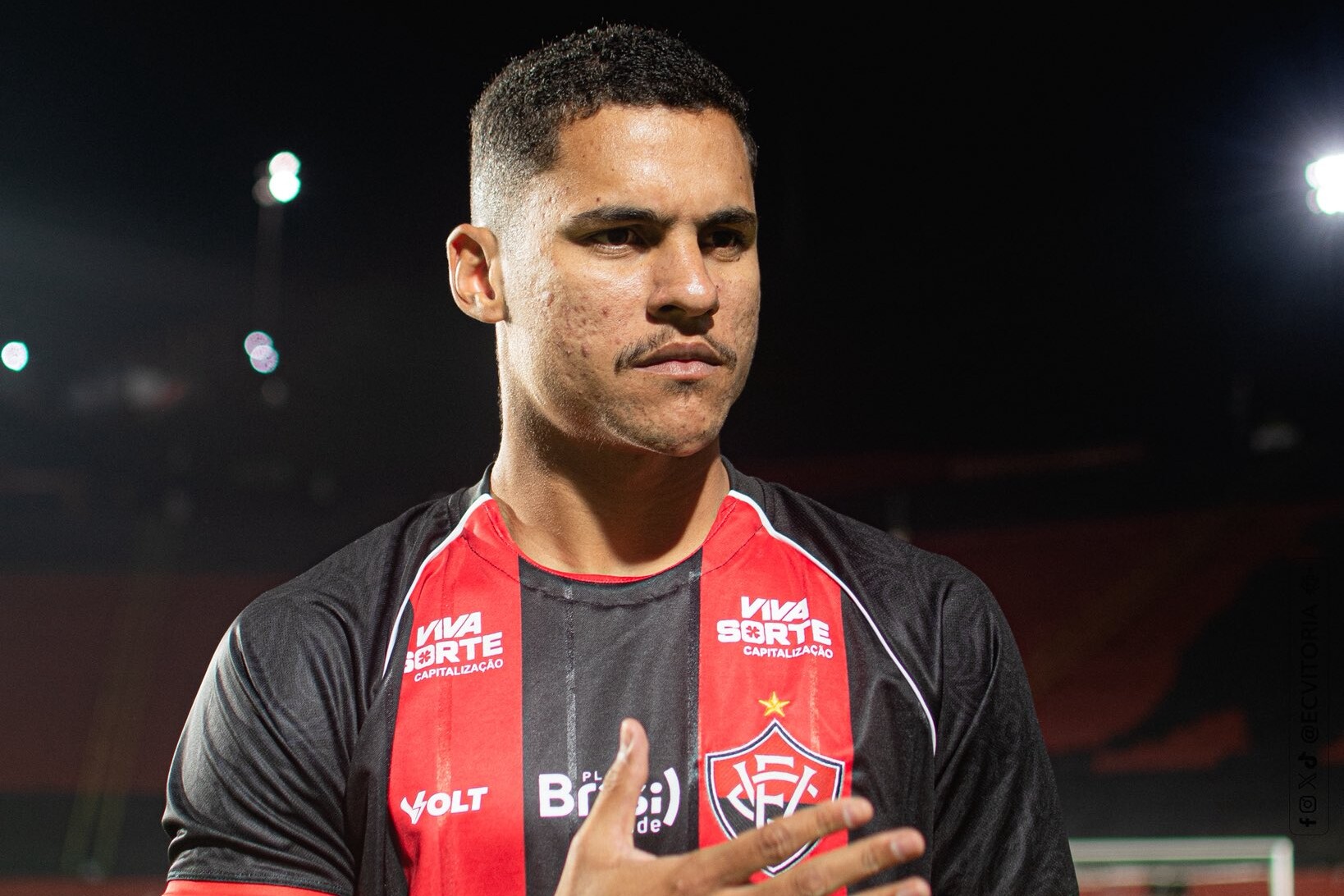 Vazamento do Sport facilita contratação de Alex Bruno pelo Vitória