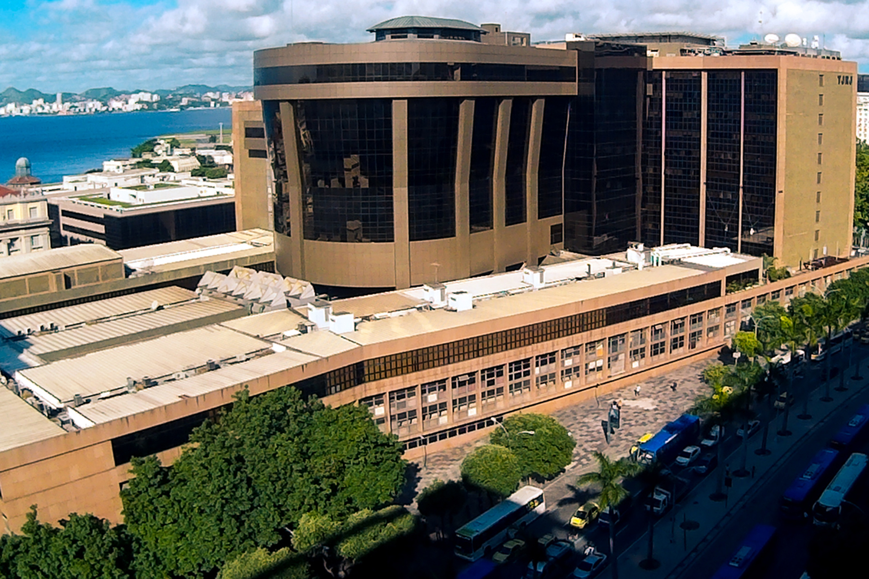 Tribunal do Rio defende pagamentos acima do teto após decisão do STF