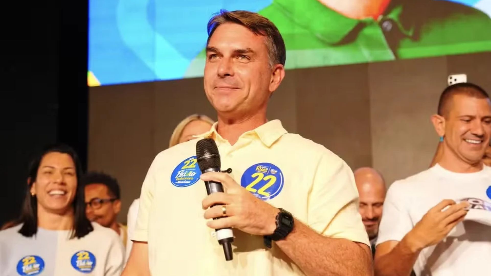 Flávio Bolsonaro não participa de sabatina no SBT e foca no debate com Lula