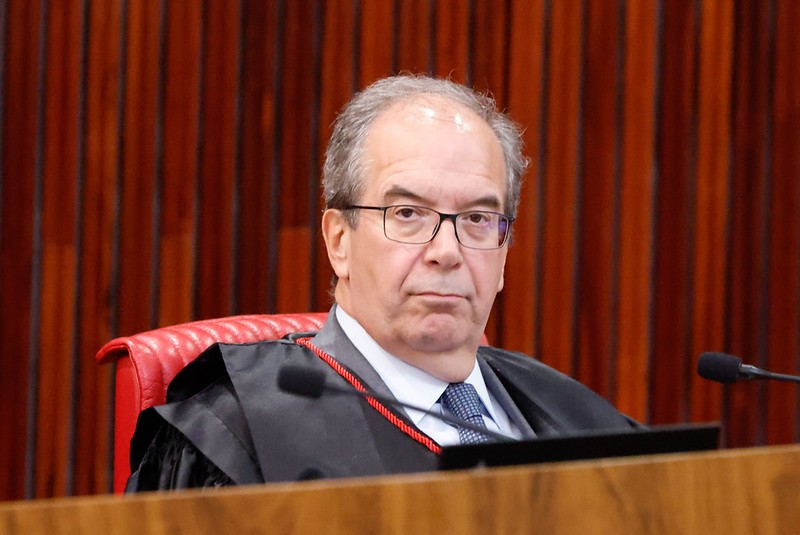 Ministro do TSE rejeita pedido para barrar eventos de artistas que apoiam Lula
