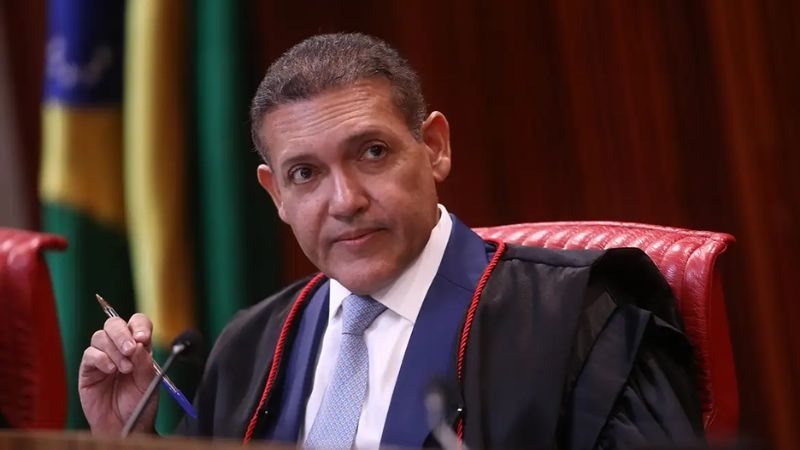 Presidente do TSE diz que horário estendido da votação não afetou resultado das eleições