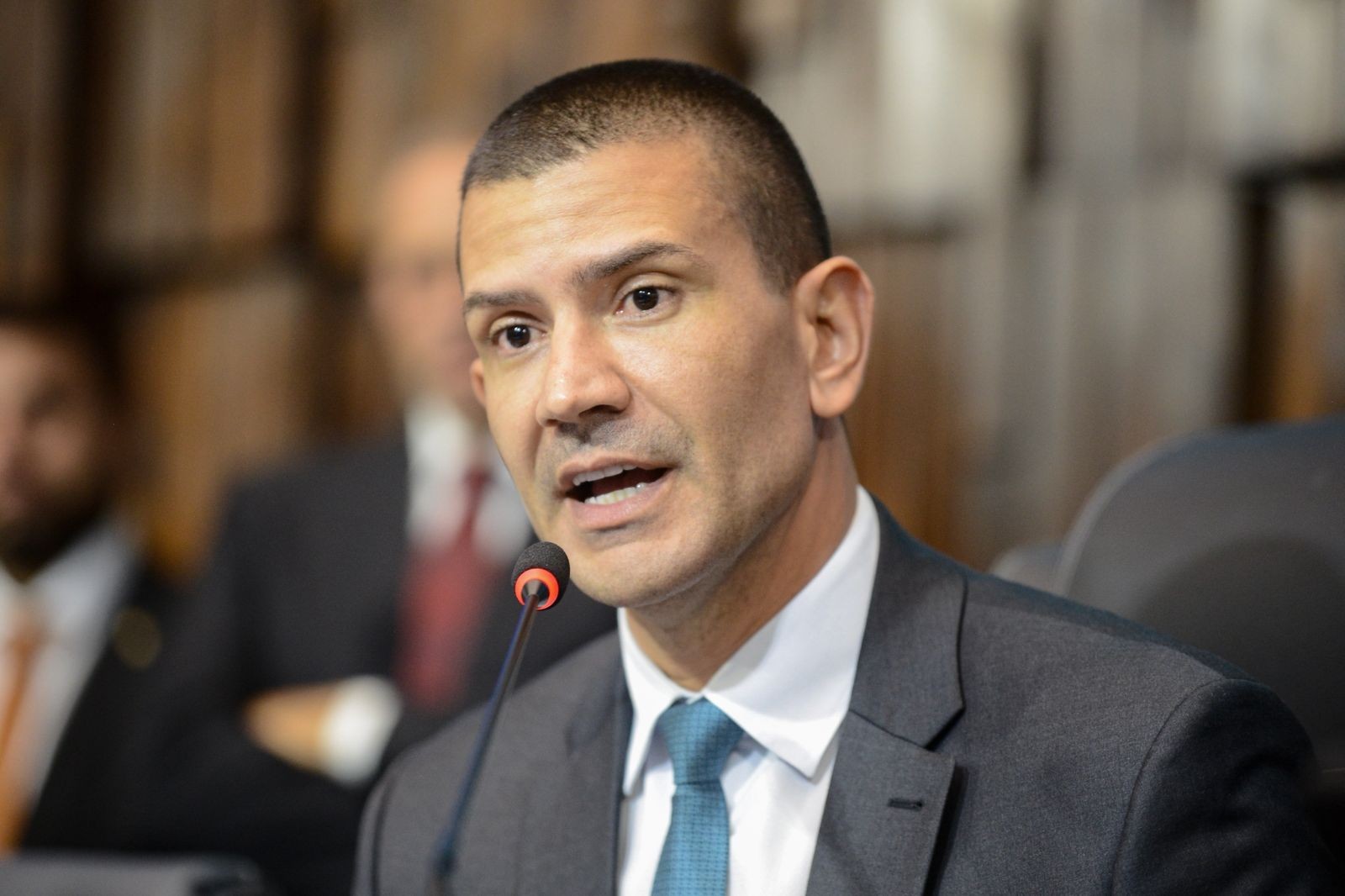 TRE-RJ rejeita pedido do PSD contra Douglas Ruas