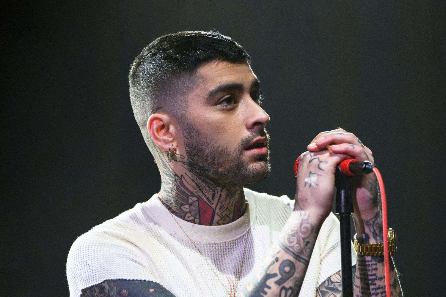 Zayn Malik se apresenta em São Paulo após 12 anos, mas enfrenta desafios na carreira