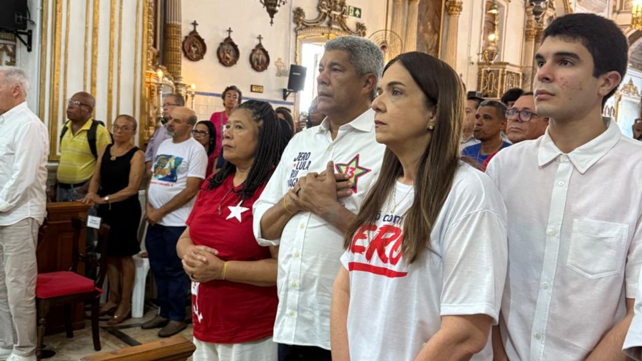 Jerônimo Rodrigues inicia campanha eleitoral com missa e passeata em Salvador