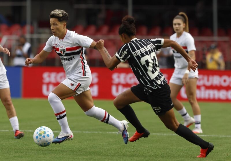 Bia Menezes comemora título do São Paulo no Brasileirão Feminino