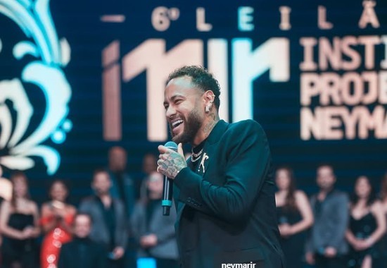 Leilão beneficente do Instituto Neymar Jr. em São Paulo tem problemas de organização