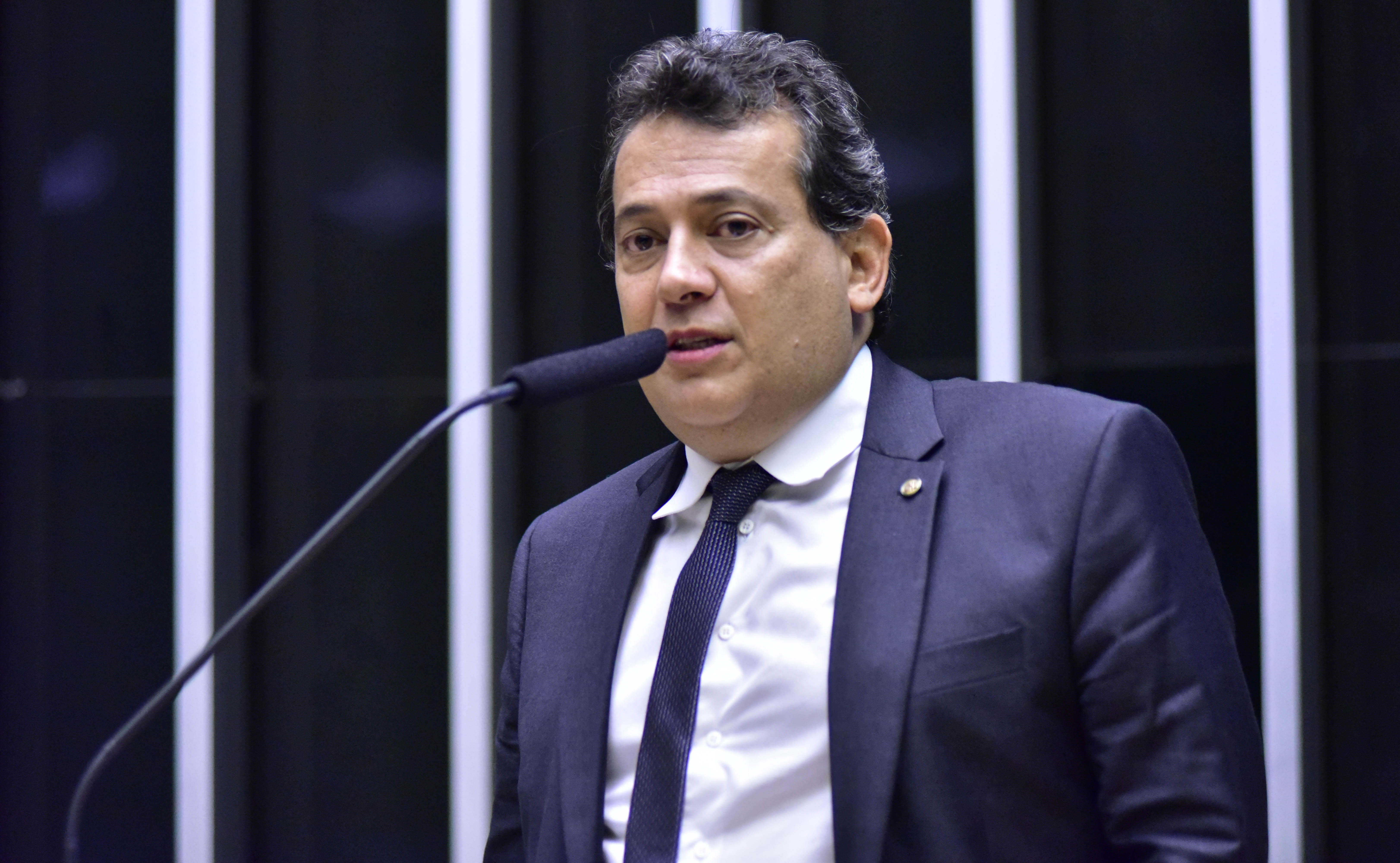 Deputado Ricardo Abrão é alvo de operação da PF por suspeita de compra de votos
