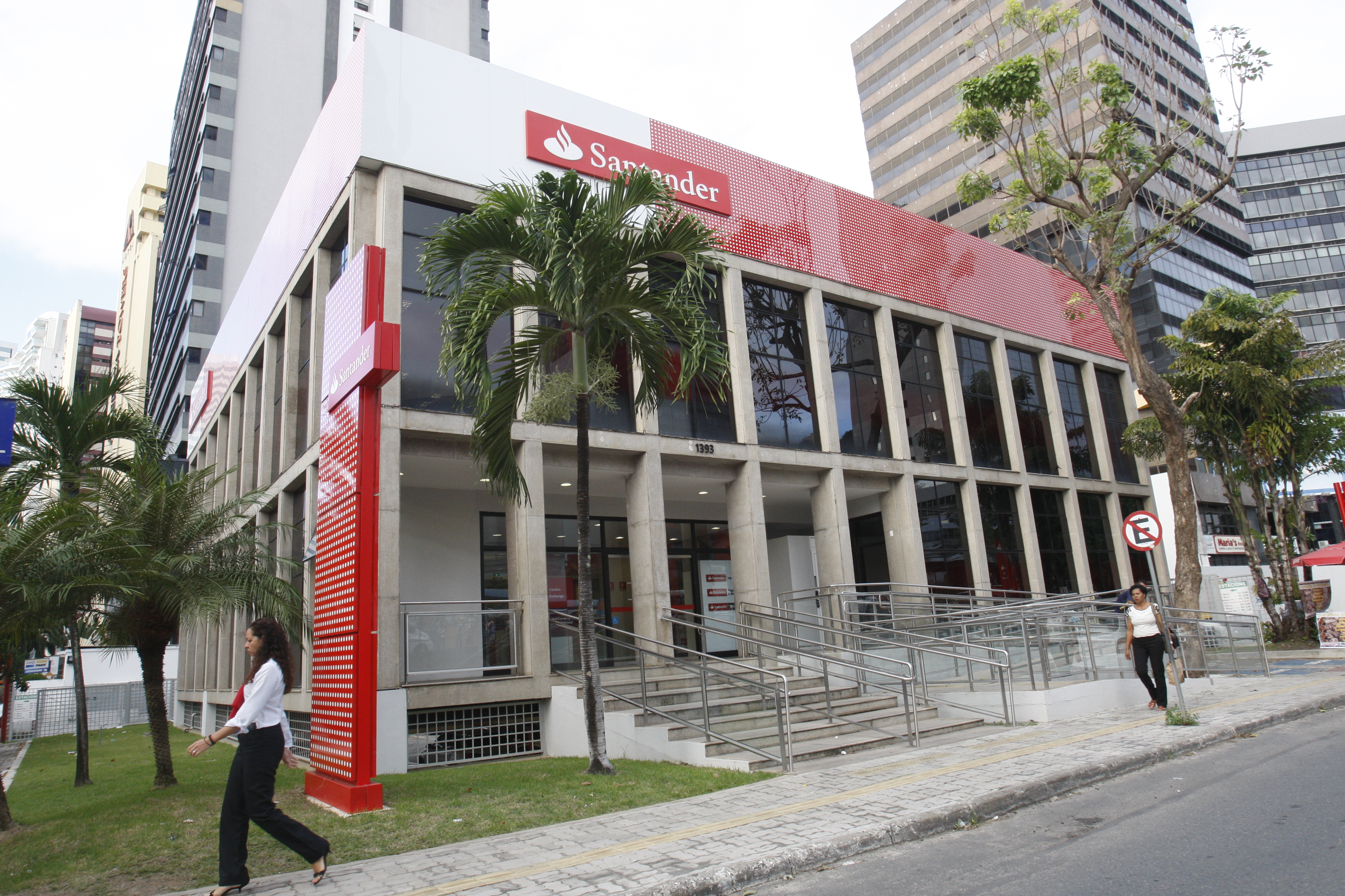 Santander oferece 230 vagas de emprego na Bahia