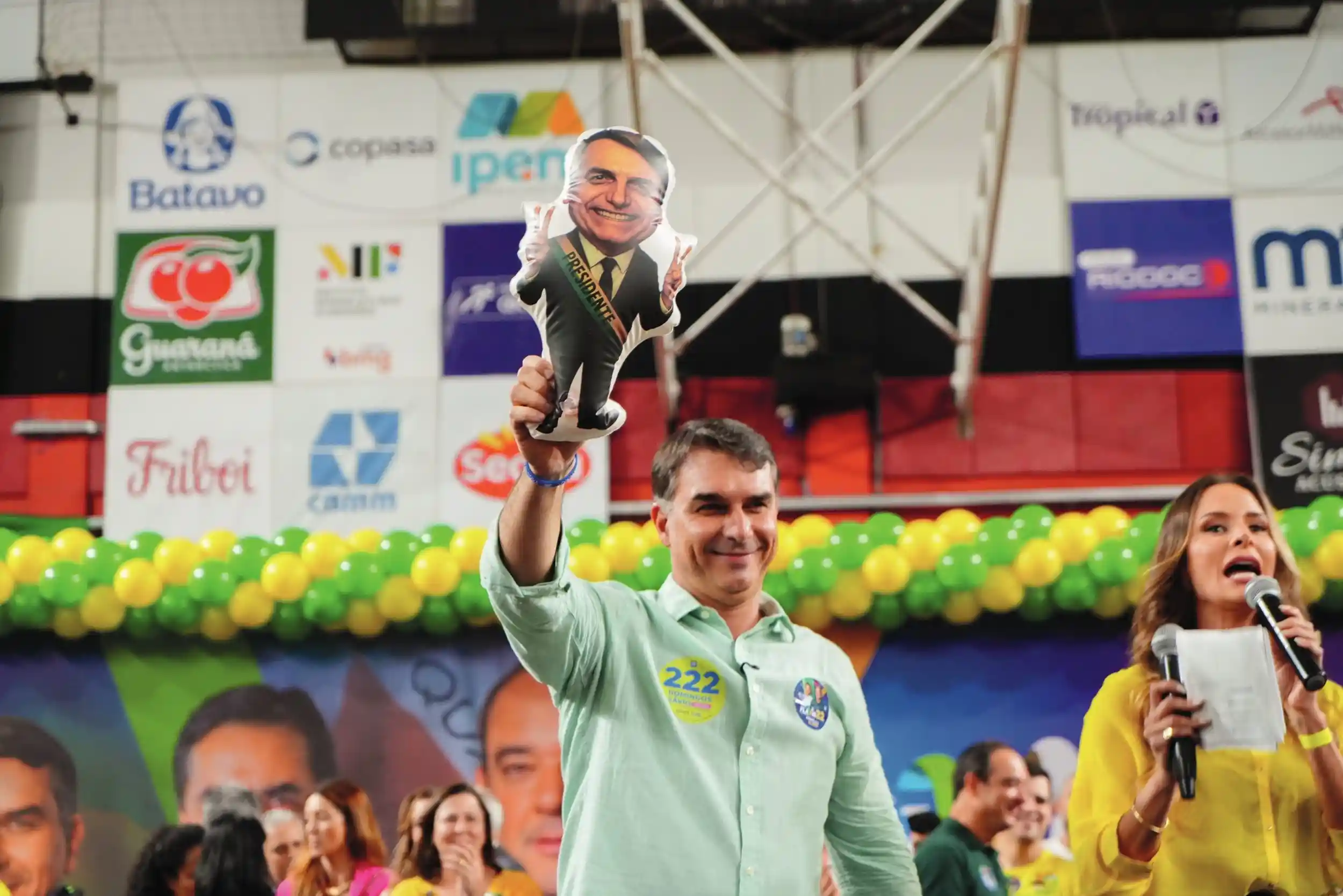 Flávio Bolsonaro enfrenta desafios no Sul em comparação ao pai