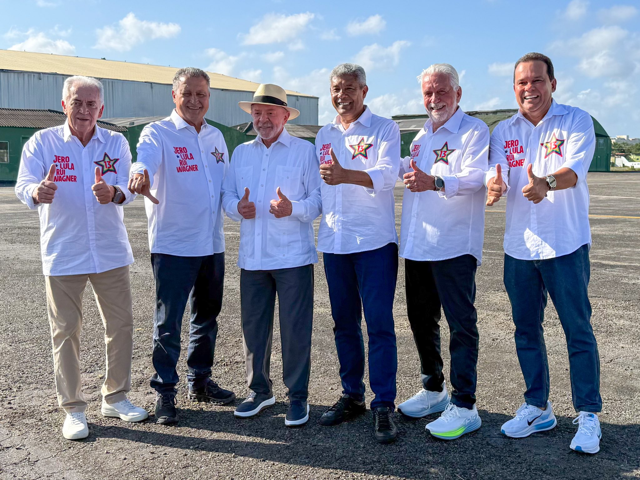 Lula chega a Salvador para caminhada na Liberdade com Jerônimo