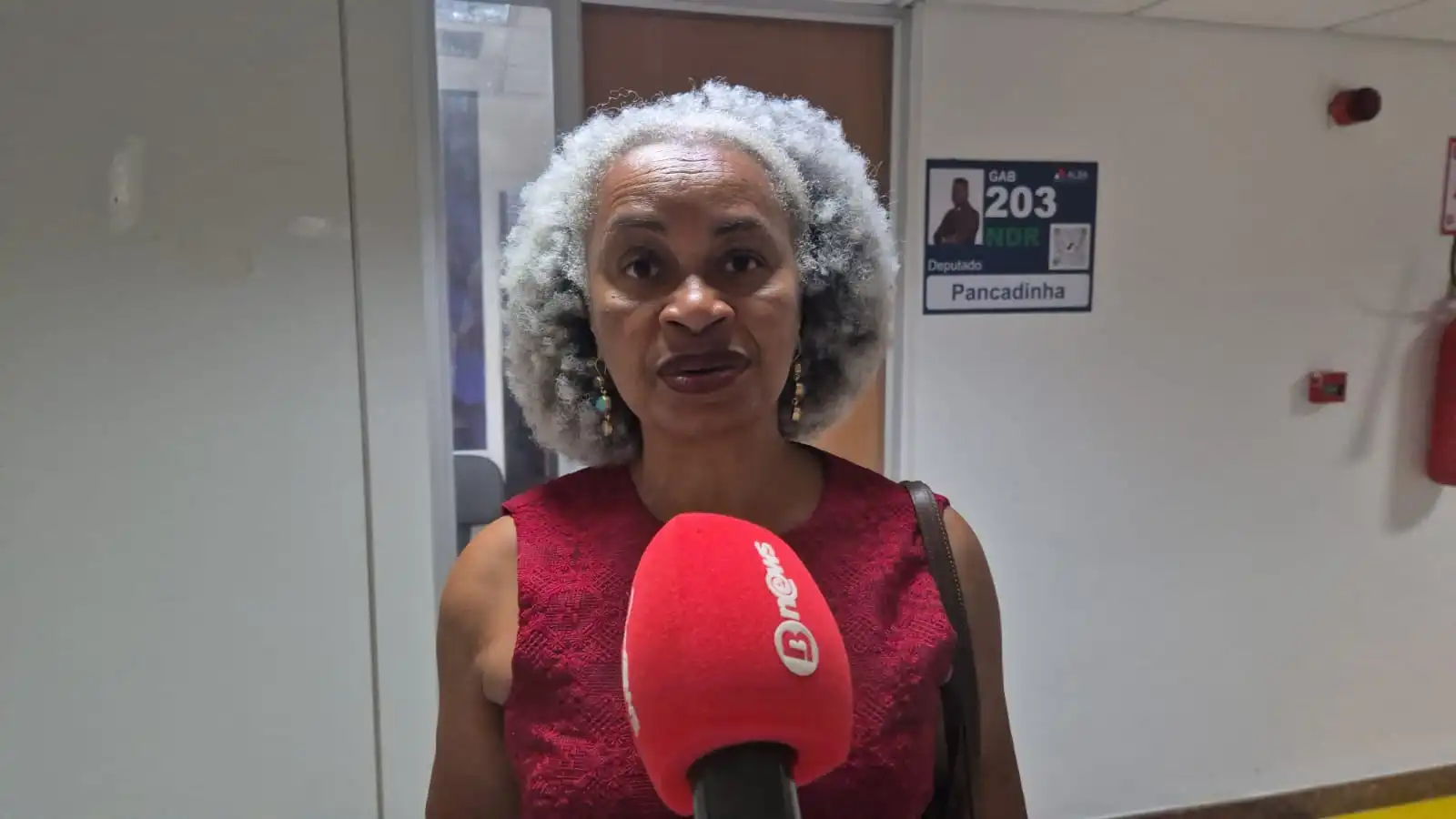 Imagem de Olívia Santana é internada e já recebe alta