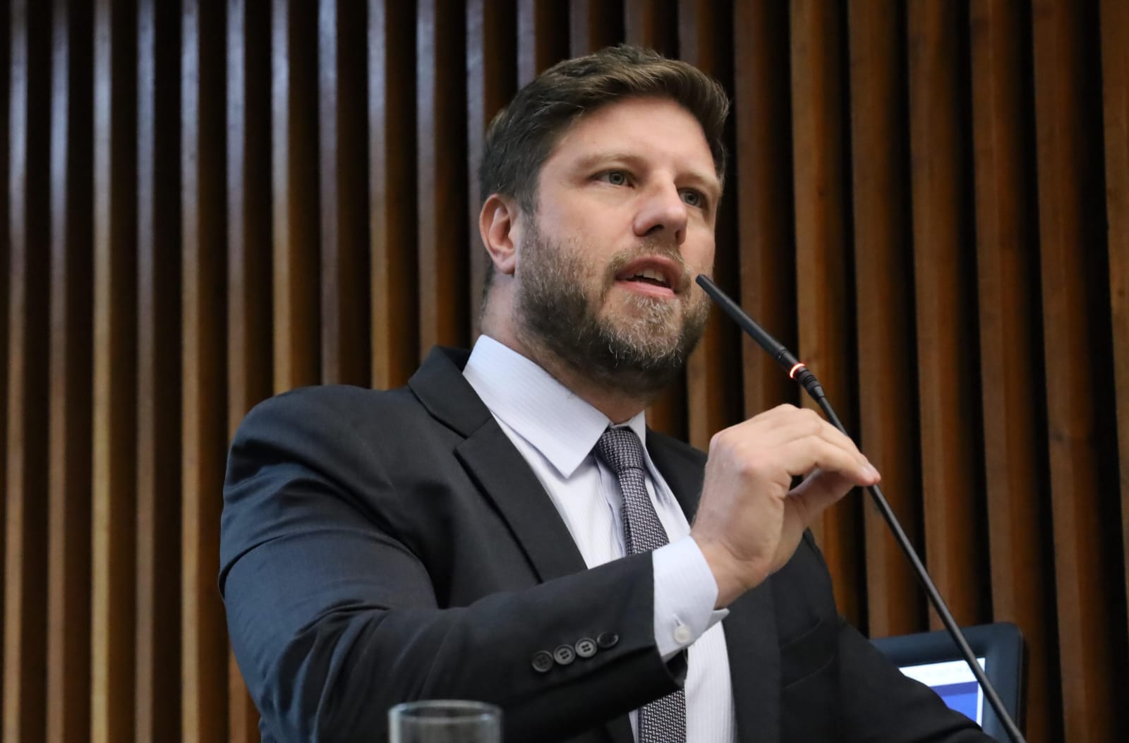 PDT anuncia candidatura de Requião Filho ao governo do Paraná