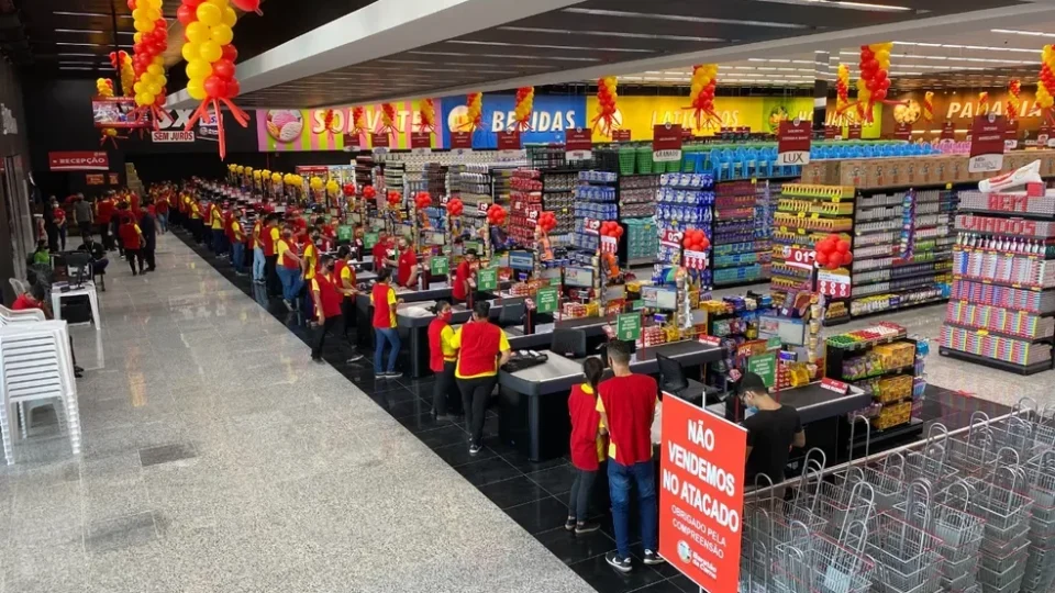 Supermercado em Manaus é condenado por jornadas abusivas e condições precárias