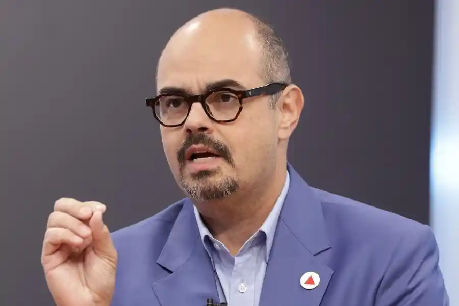 Mateus Simões enfrenta dificuldades na busca pela reeleição em Minas Gerais