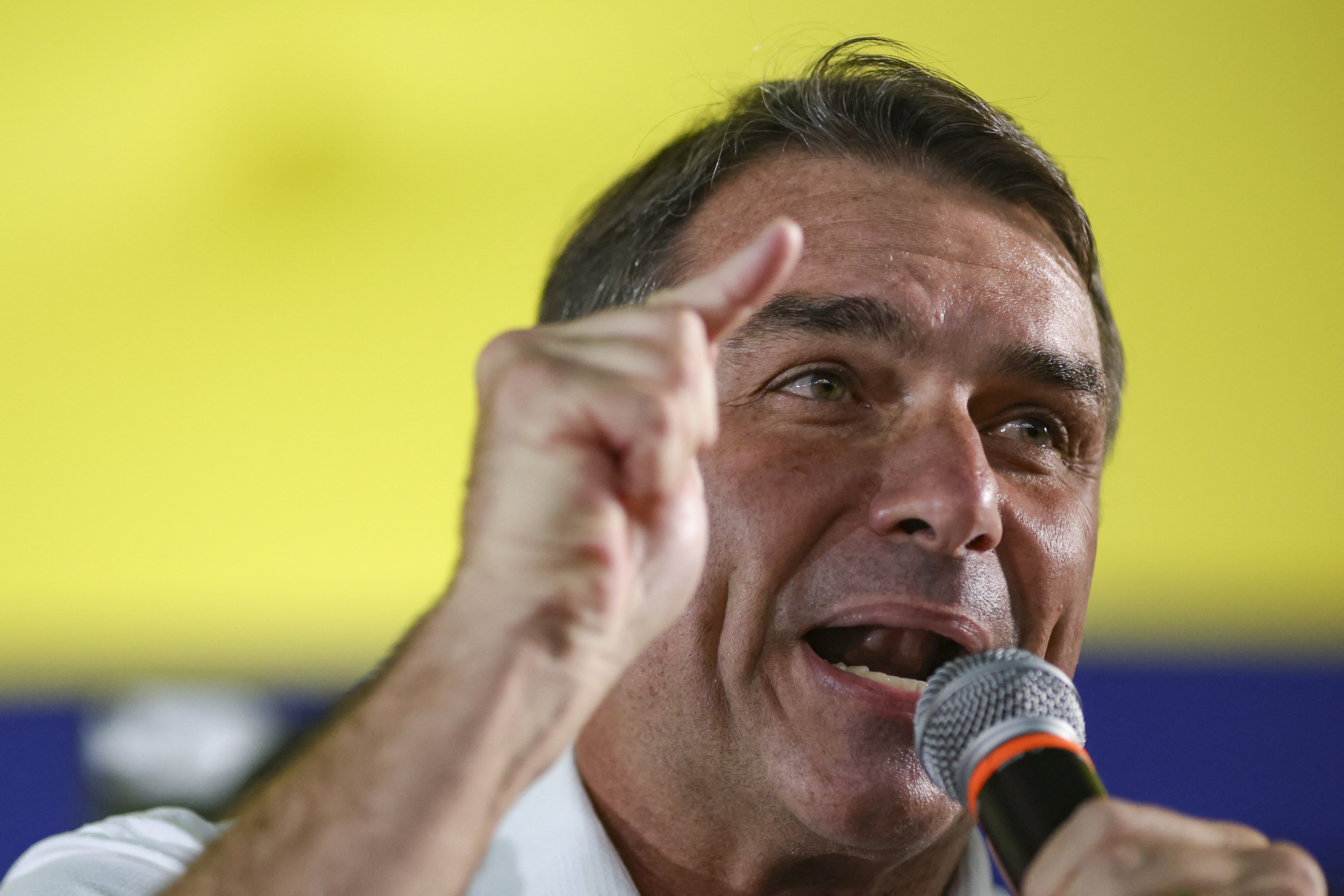 Flávio Bolsonaro deve contar com apoio do Podemos na corrida presidencial