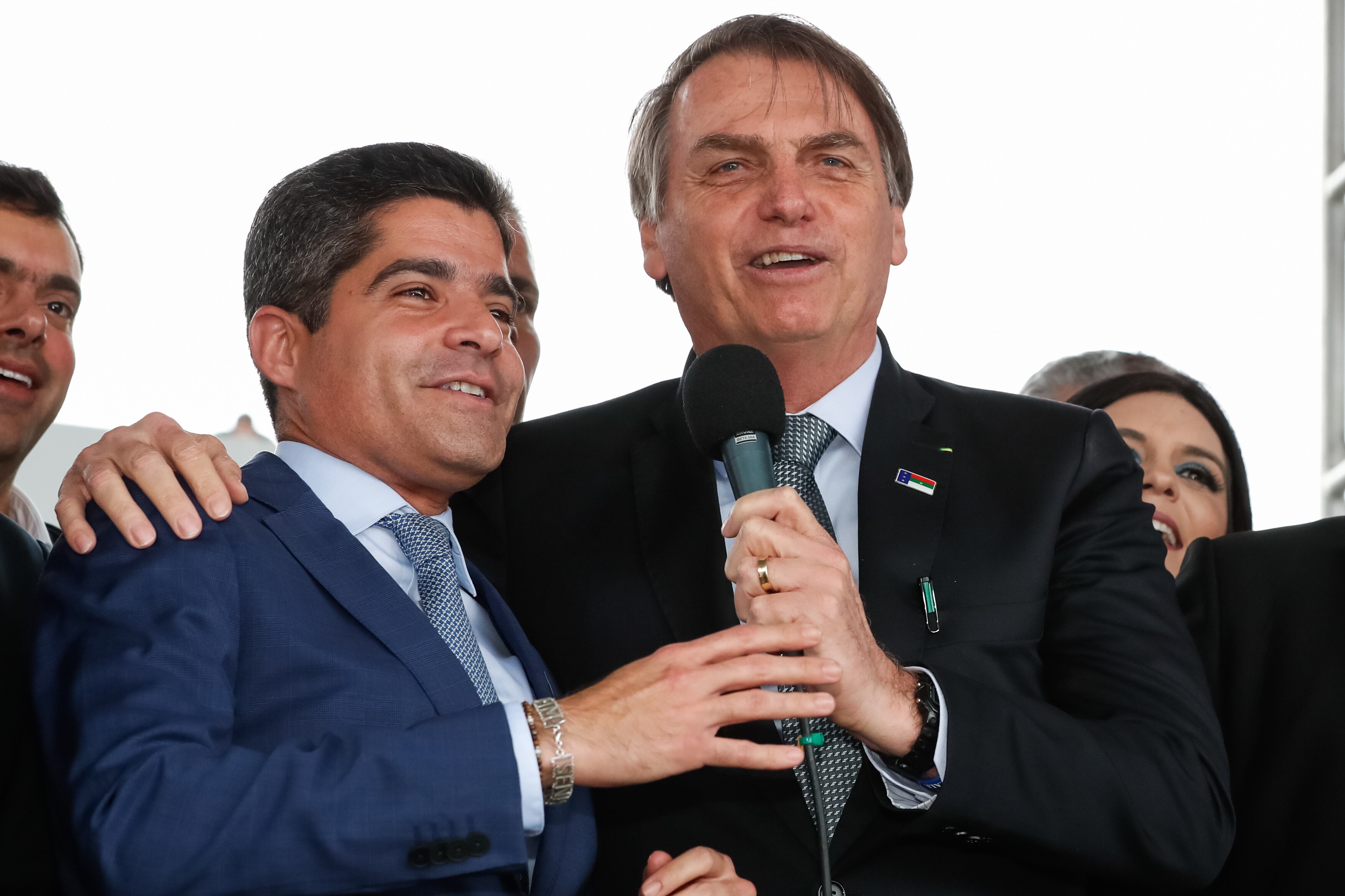 ACM Neto se alinha ao bolsonarismo, desmentindo a ideia de voto 'Lu-Neto'