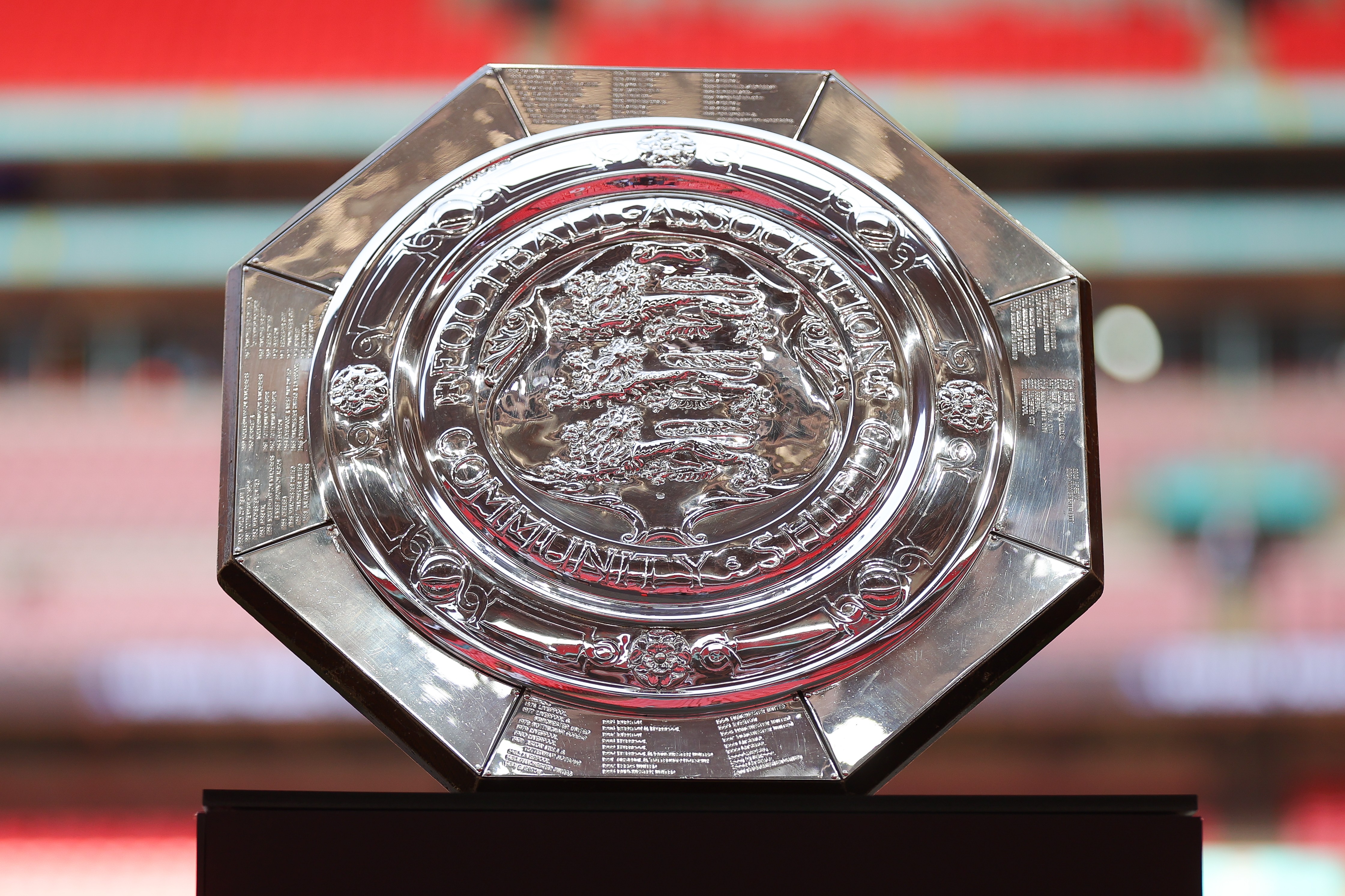 Arsenal e Manchester City se enfrentam pela Community Shield