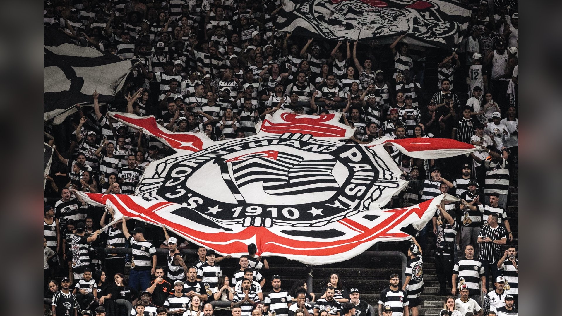 Torcida busca salvar o Corinthians, o clube mais endividado do Brasil
