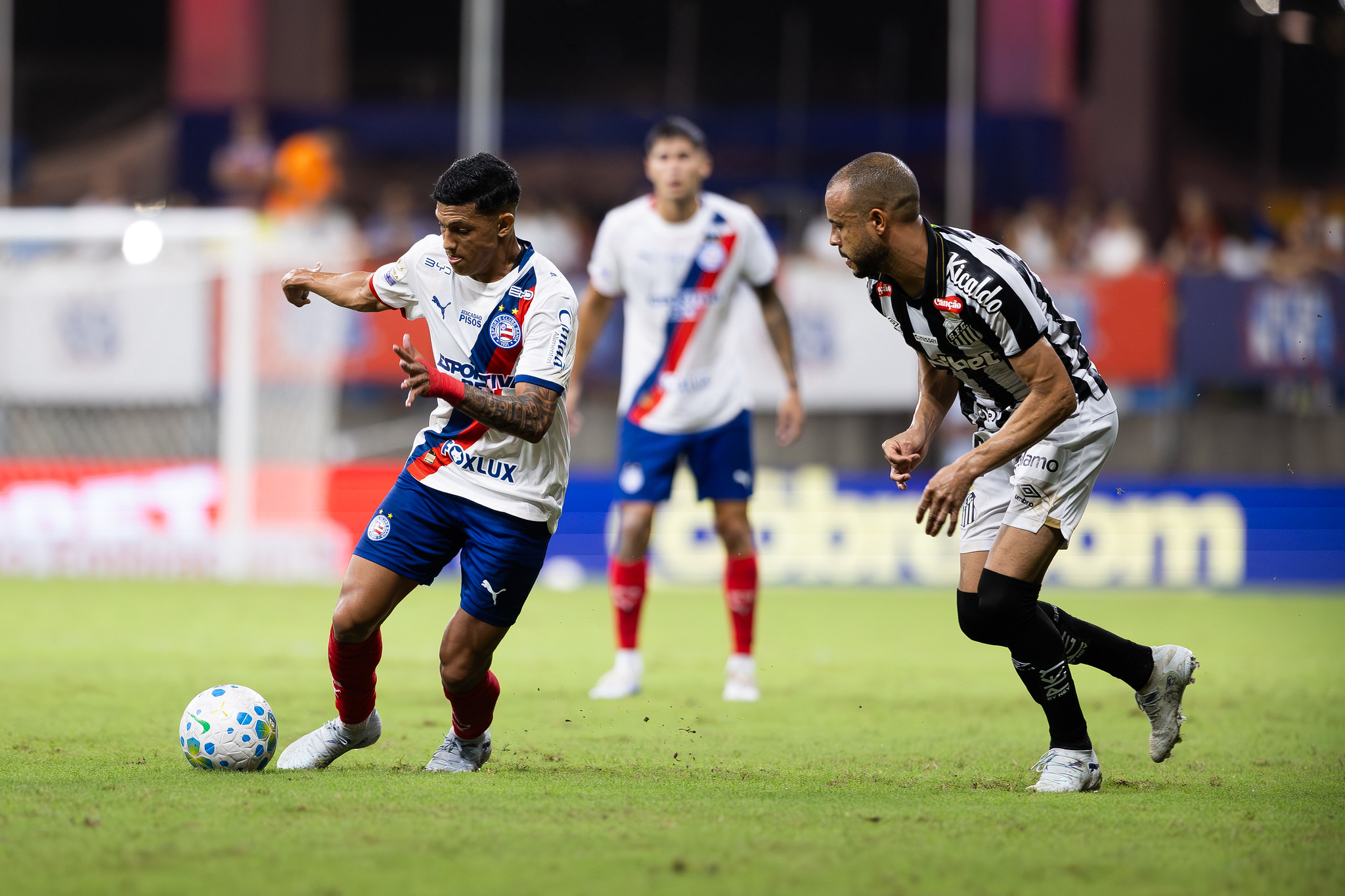 Bahia enfrenta Santos em jogo decisivo pelo Brasileirão