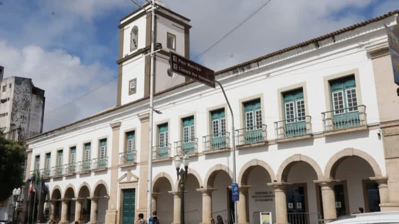Câmara de Salvador se pronuncia sobre decisão judicial que bloqueou homenagem a Flávio Bolsonaro