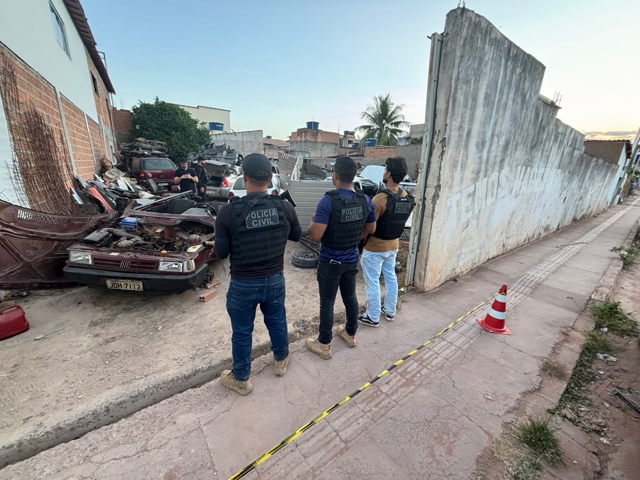 Polícia Civil fecha desmanche ilegal e realiza prisões em Seabra