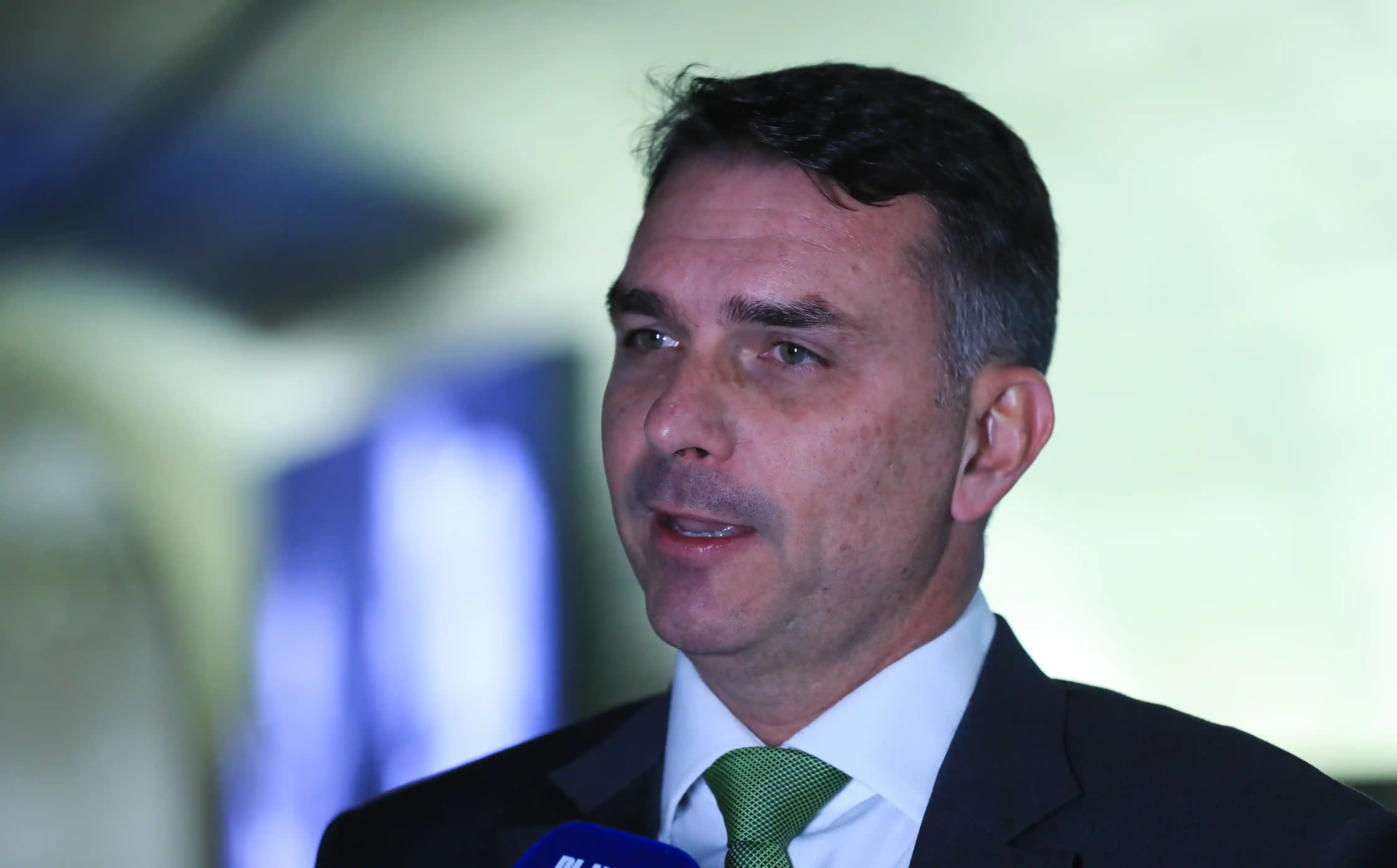 Polêmica entre Flávio Bolsonaro e a Igreja Católica