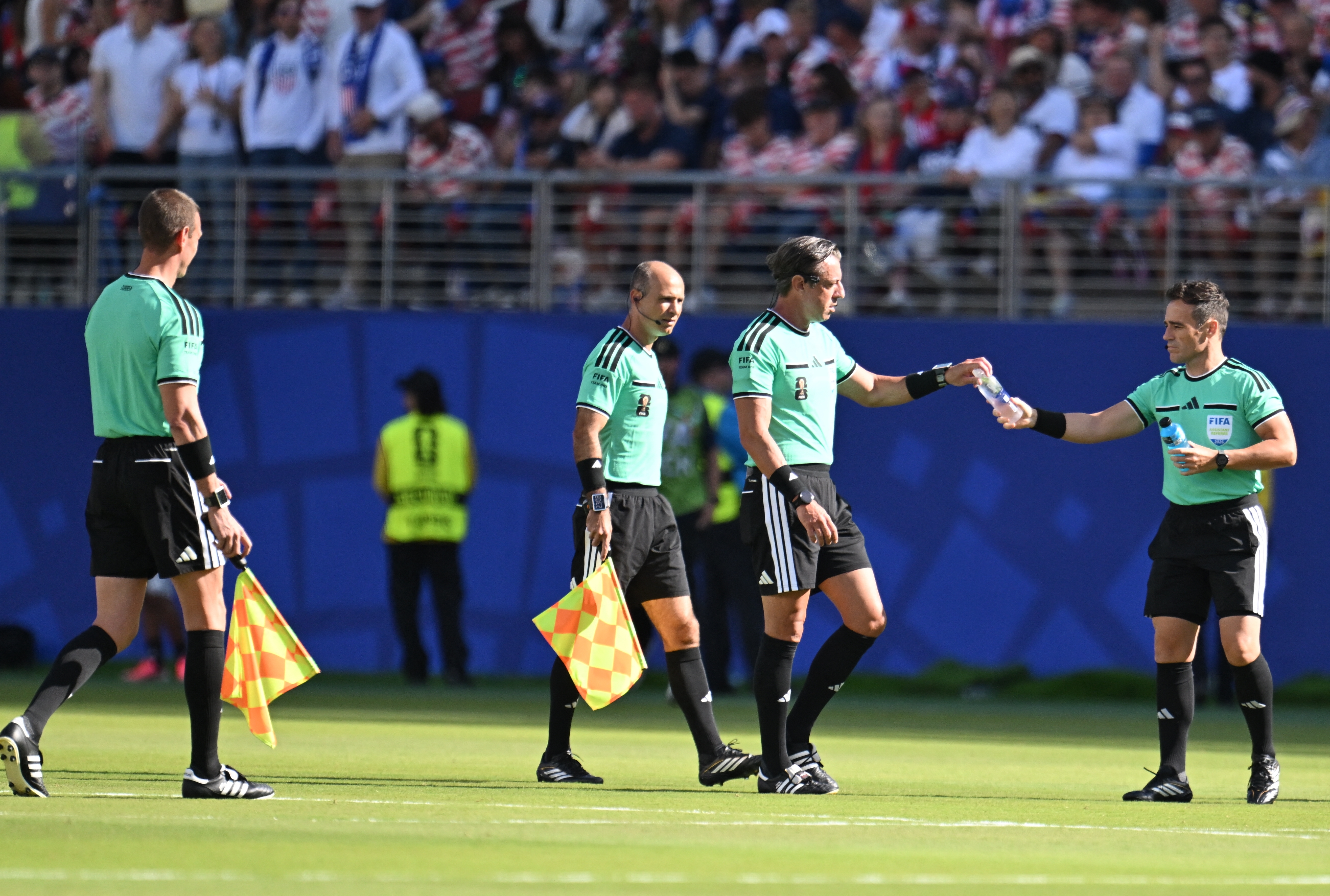 Árbitro que apitou a Copa do Mundo com polêmica apita o BaVi