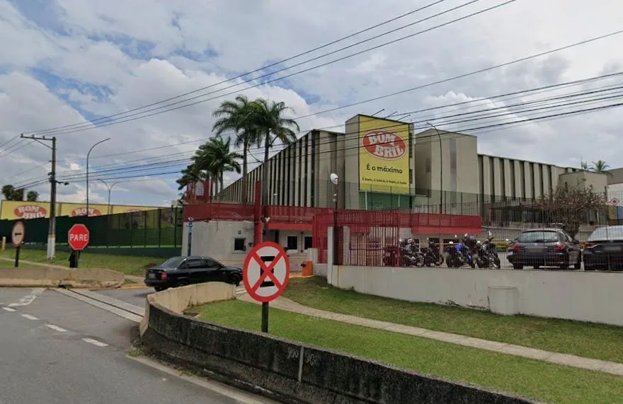 Trabalhadores esfaqueiam colegas após alegações de bullying