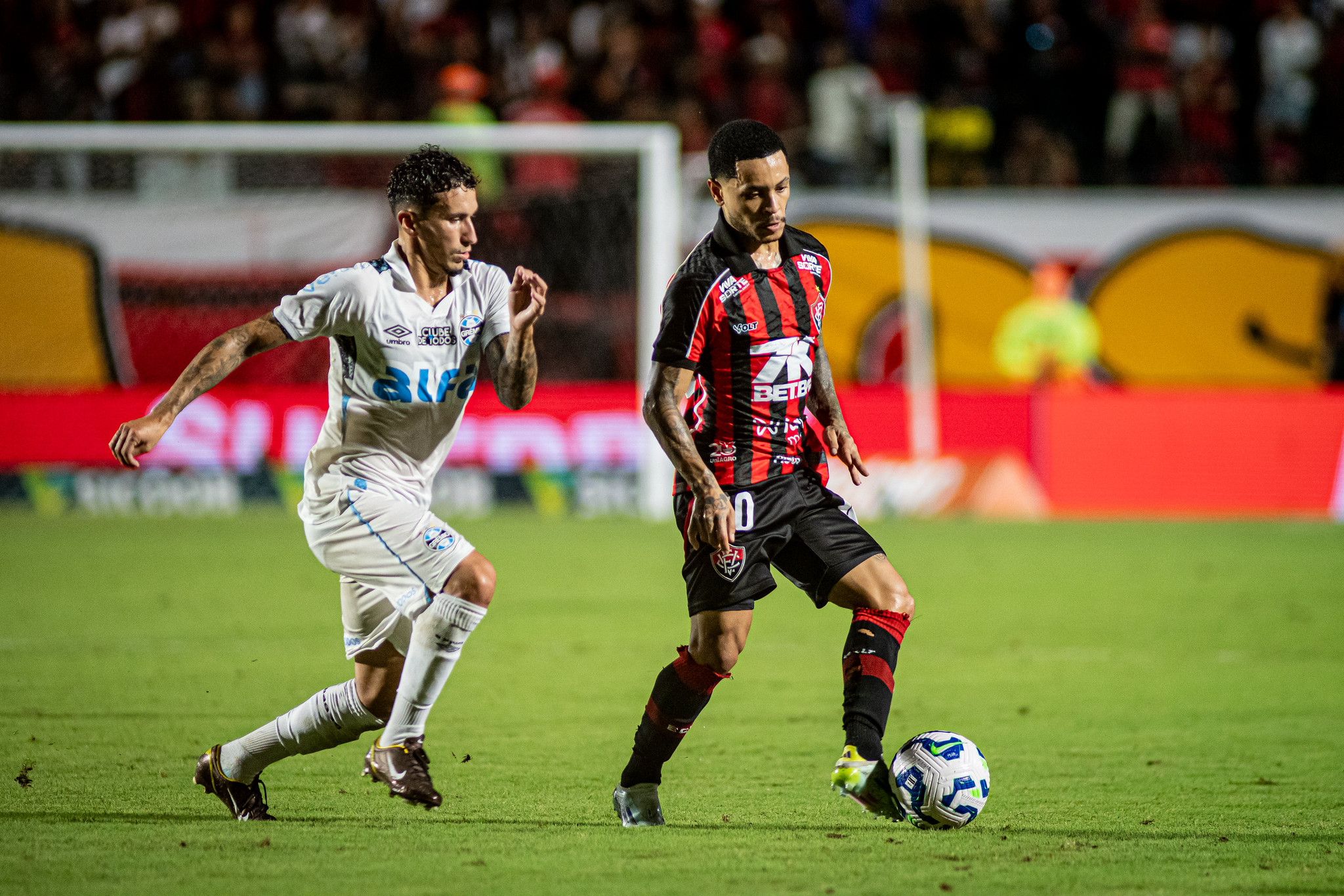 Vitória e Grêmio se enfrentam pelo Brasileirão