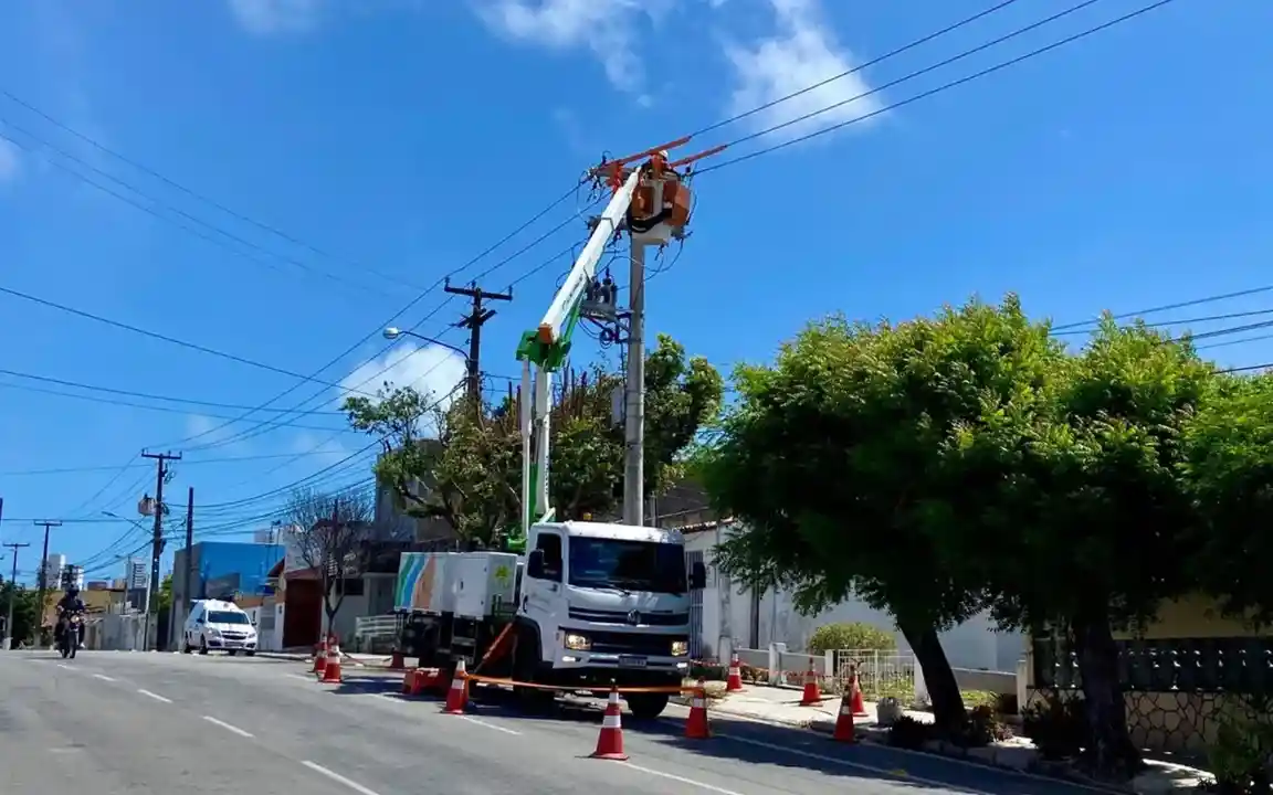 Desligamentos de energia em 17 bairros de Salvador
