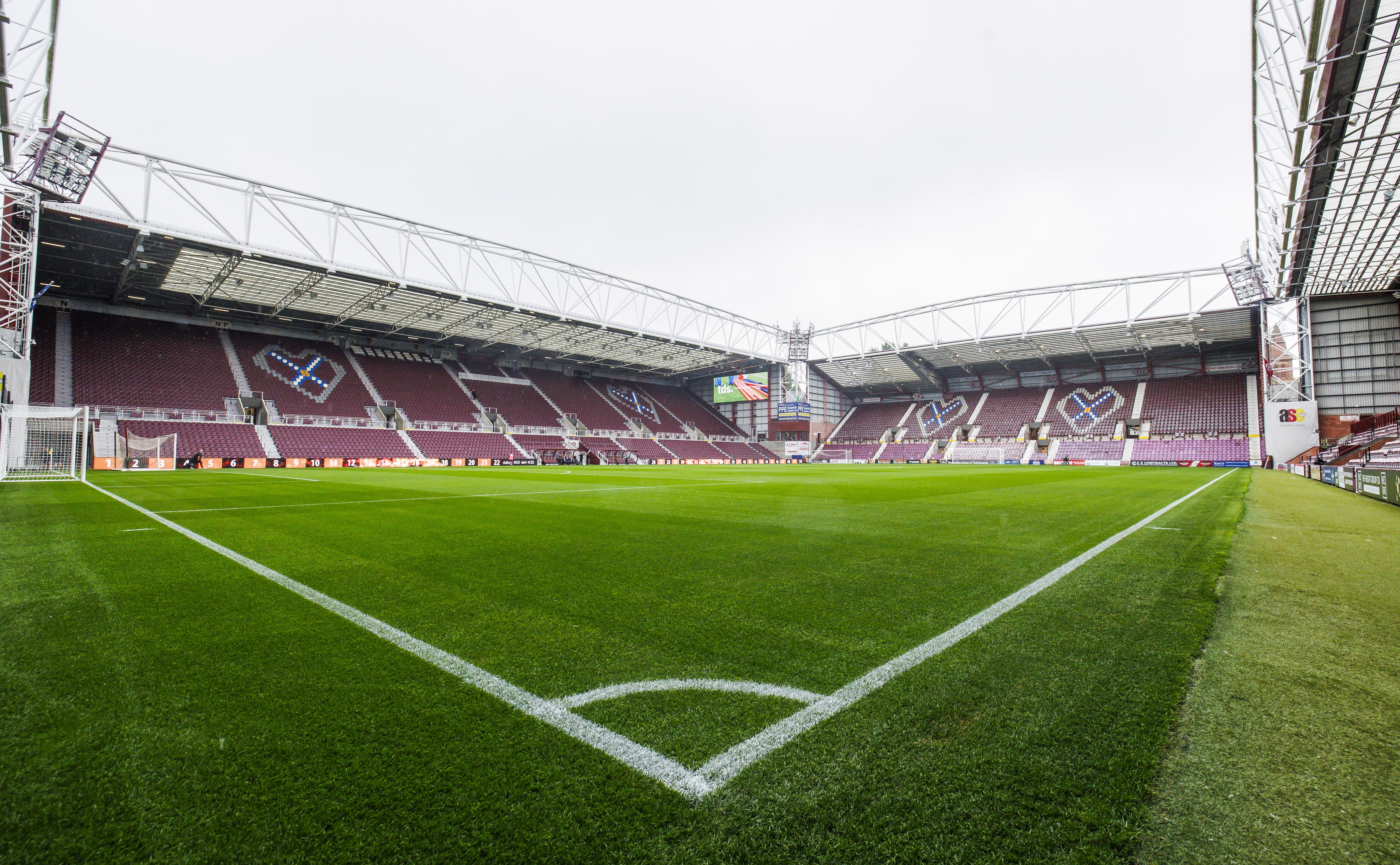 Hearts e Benfica se enfrentam pela Liga Europa