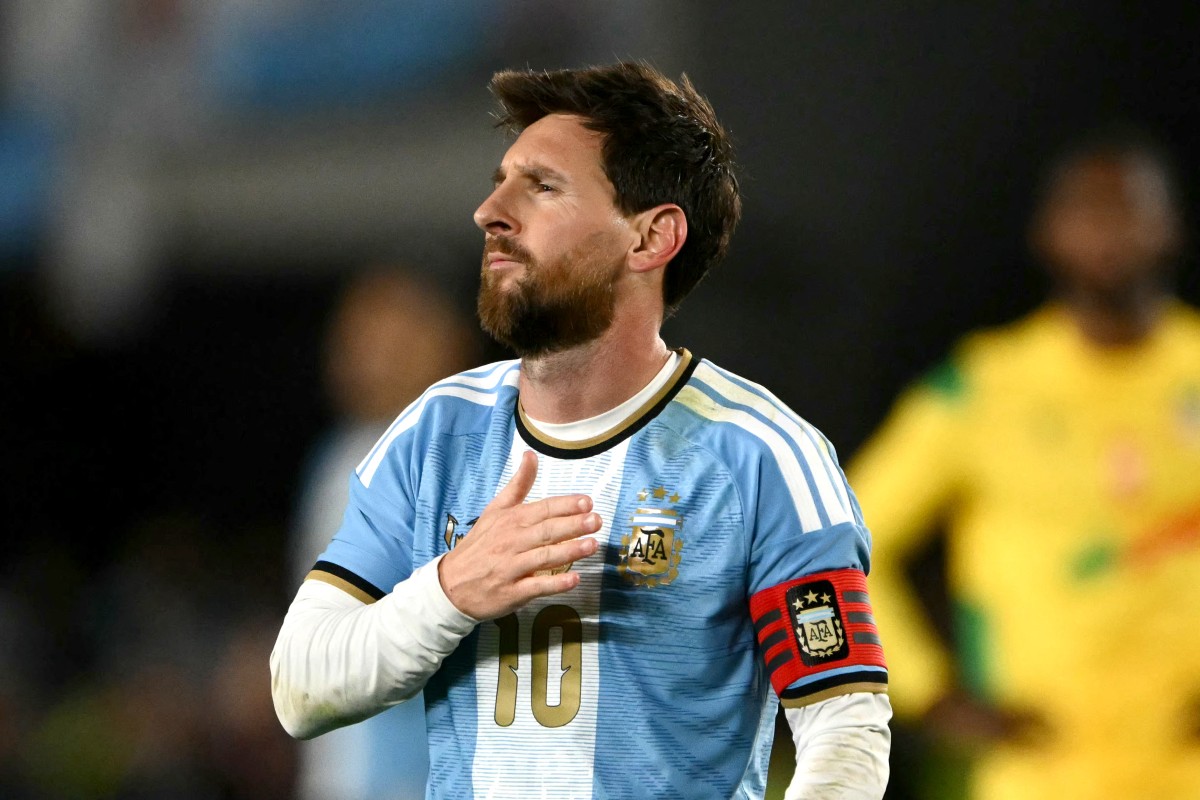 Messi recebe convite para jogar a Libertadores perto da aposentadoria