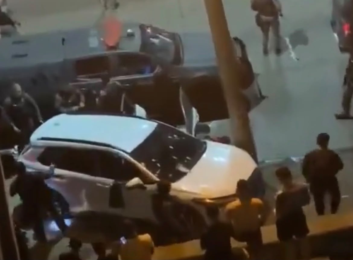 Troca de tiros na Avenida Brasil resulta em cinco mortos, incluindo um policial